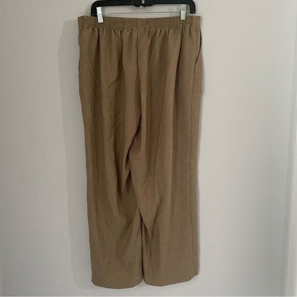 Alfred Dunner Petites Women’s Flat Front Classic Pull On Pants size 16P Brown - Picture 2 of 3